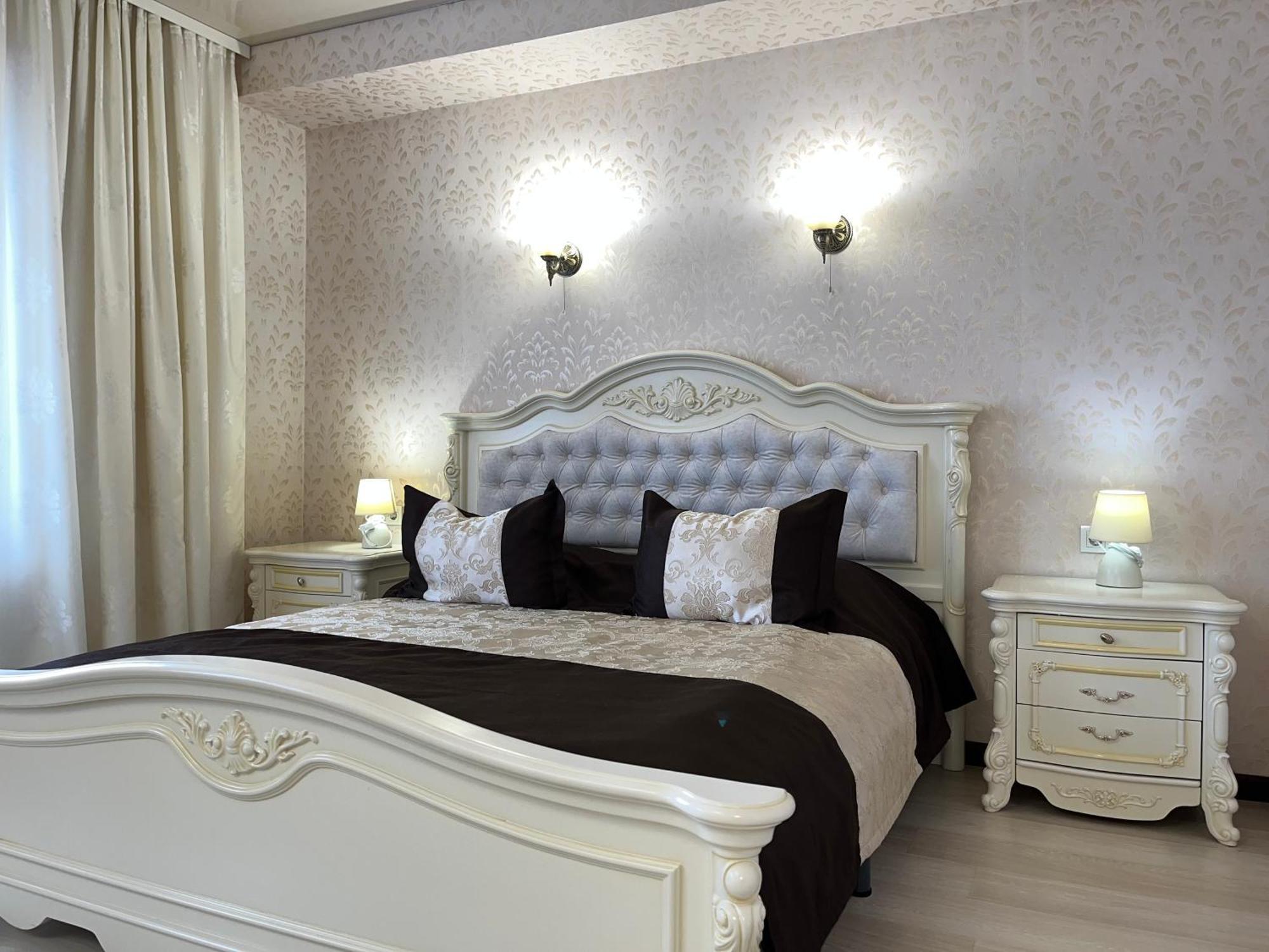 Maximus Hotel Lutsk Exterior photo