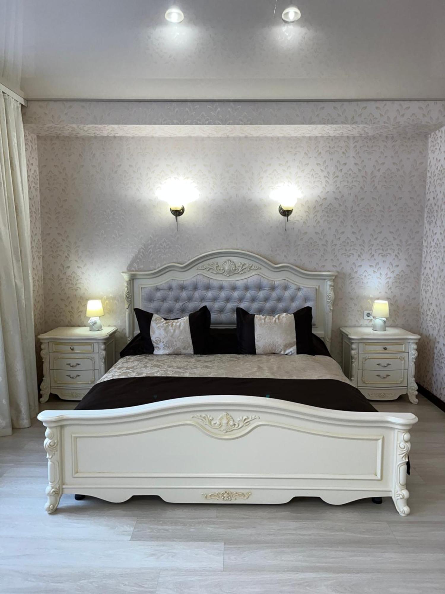 Maximus Hotel Lutsk Exterior photo