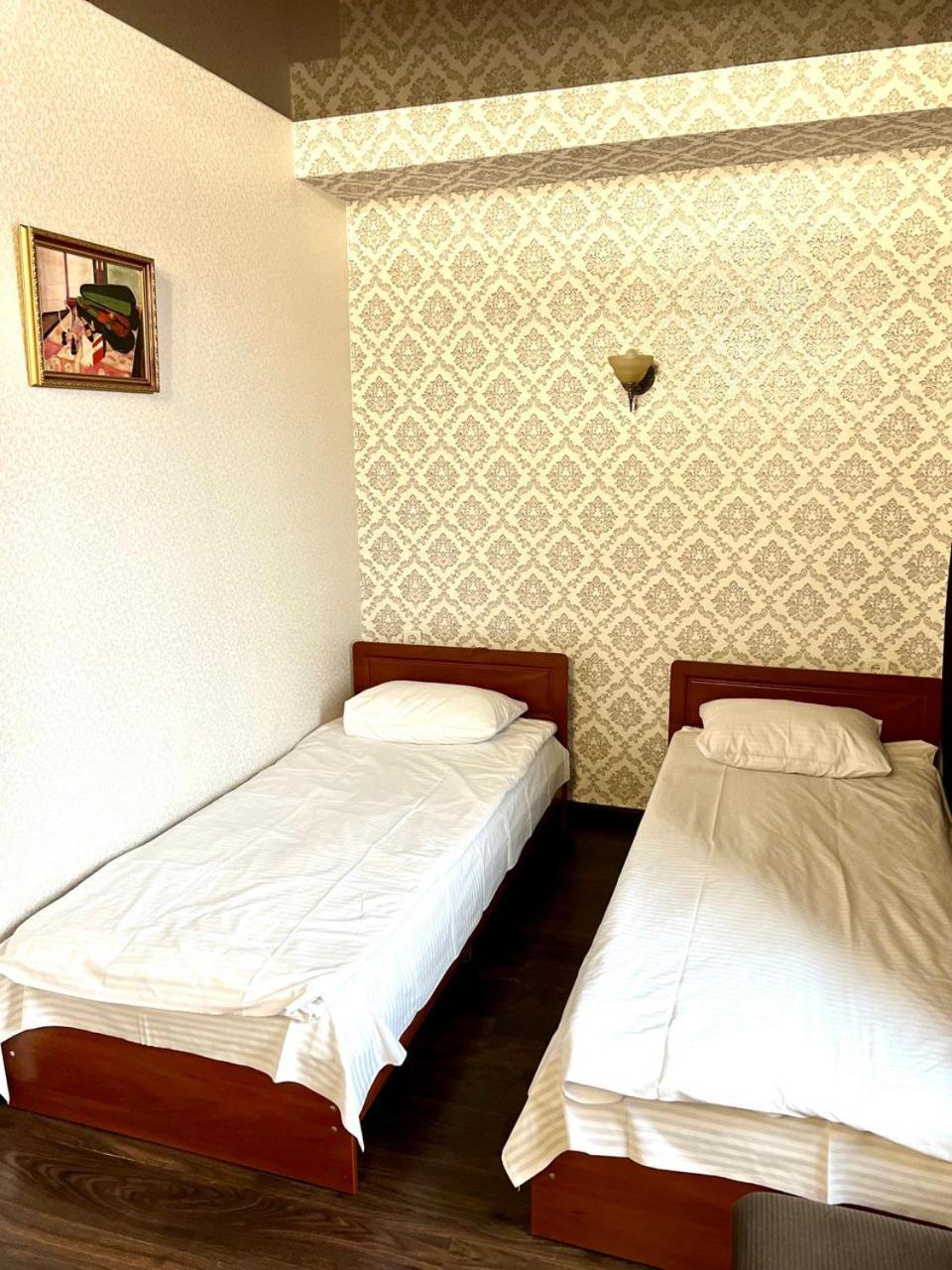 Maximus Hotel Lutsk Exterior photo